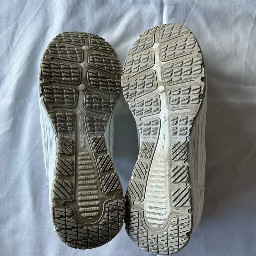 Skechers sleek white